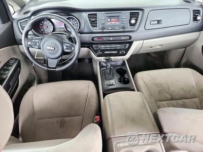 Zdjęcie 8 z 12 samochodu: 2015 KIA SEDONA LX VIN:KNDMB5C10F6031400 - miniatura
