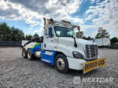 Czwarte zdjęcie samochodu z boku: 2018 FREIGHTLINER CASCADIA TOTER TRUCK VIN:3ALHGEDV8JSJU8164 - miniatura
