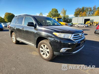 Czwarte zdjęcie samochodu z boku: 2011 TOYOTA HIGHLANDER SE VIN:5TDBK3EHXBS080491 - miniatura