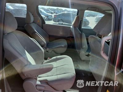 Zdjęcie 11 z 13 samochodu: 2011 TOYOTA SIENNA BASE 7-PASSENGER VIN:5TDKA3DC4BS005956 - miniatura