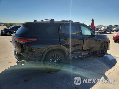 Trzecie zdjęcie samochodu z tyłu: 2026 TOYOTA HIGHLANDER XSE VIN:5TDKDRBH1TS610334 - miniatura