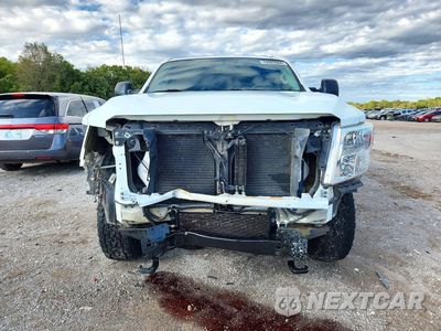 Piąte zdjęcie samochodu w środku: 2017 NISSAN TITAN XD SV VIN:1N6BA1F34HN574335 - miniatura