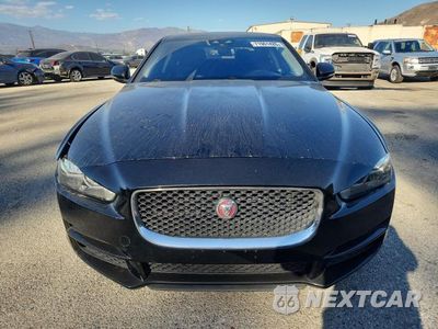 Piąte zdjęcie samochodu w środku: 2018 JAGUAR XE PREMIUM VIN:SAJAJ4FX3JCP26403 - miniatura