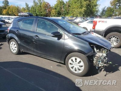 Czwarte zdjęcie samochodu z boku: 2014 TOYOTA PRIUS C THREE VIN:JTDKDTB38E1564728 - miniatura