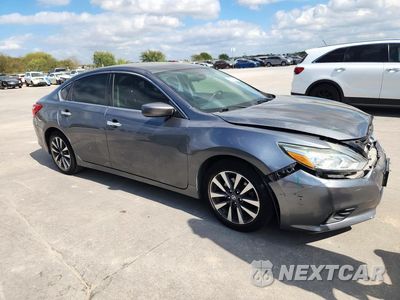 Czwarte zdjęcie samochodu z boku: 2017 NISSAN ALTIMA 2.5 SV VIN:1N4AL3AP0HC209540 - miniatura