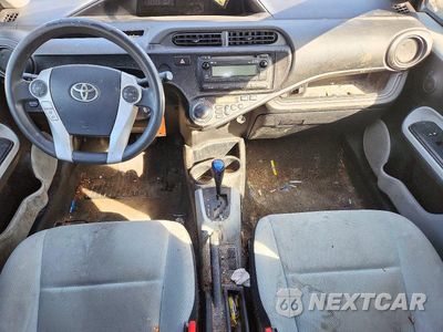 Zdjęcie 8 z 12 samochodu: 2012 TOYOTA PRIUS C ONE VIN:JTDKDTB32C1031268 - miniatura