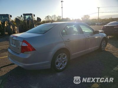 Trzecie zdjęcie samochodu z tyłu: 2010 FORD FUSION SE VIN:3FAHP0HA2AR101804 - miniatura