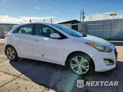 Czwarte zdjęcie samochodu z boku: 2013 HYUNDAI ELANTRA GT BASE VIN:KMHD35LE9DU079837 - miniatura