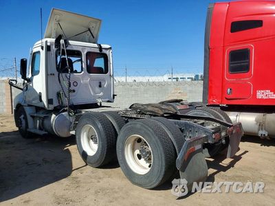 Drugie zdjęcie samochodu z przodu: 2022 FREIGHTLINER CASCADIA 126 SEMI TRUCK VIN:3AKJHLDV2NSMV8596 - miniatura