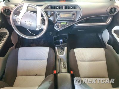 Zdjęcie 8 z 13 samochodu: 2014 TOYOTA PRIUS C TWO VIN:JTDKDTB32E1568046 - miniatura