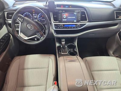Zdjęcie 8 z 12 samochodu: 2019 TOYOTA HIGHLANDER LE PLUS VIN:5TDBZRFH7KS922457 - miniatura