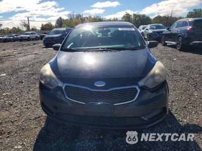 Piąte zdjęcie samochodu w środku: 2014 KIA FORTE LX VIN:KNAFK4A65E5139630 - miniatura