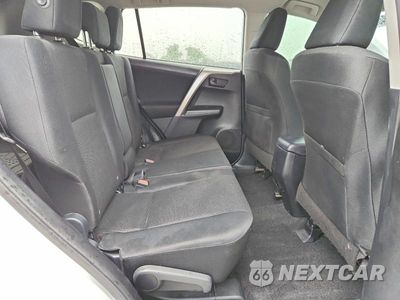 Zdjęcie 11 z 13 samochodu: 2018 TOYOTA RAV4 LE VIN:JTMZFREV6JD131166 - miniatura