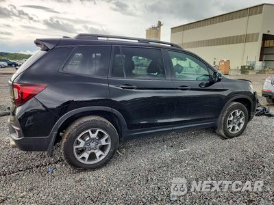 Trzecie zdjęcie samochodu z tyłu: 2022 HONDA PASSPORT TRAIL SPORT VIN:5FNYF8H66NB025471 - miniatura