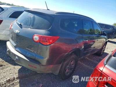 Trzecie zdjęcie samochodu z tyłu: 2012 CHEVROLET TRAVERSE LS VIN:1GNKRFED7CJ412564 - miniatura
