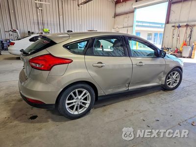 Trzecie zdjęcie samochodu z tyłu: 2016 FORD FOCUS SE VIN:1FADP3K22GL309111 - miniatura