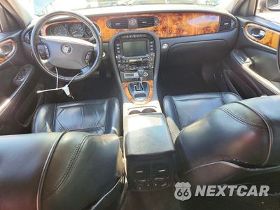 Zdjęcie 8 z 13 samochodu: 2007 JAGUAR XJ8 VIN:SAJWA71B17SH14626 - miniatura