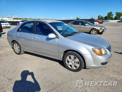 Czwarte zdjęcie samochodu z boku: 2009 KIA SPECTRA LX VIN:KNAFE221195624321 - miniatura