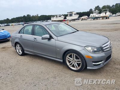 Czwarte zdjęcie samochodu z boku: 2012 MERCEDES-BENZ C 250 VIN:WDDGF4HB9CA724185 - miniatura