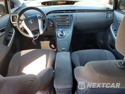 Zdjęcie 8 z 12 samochodu: 2011 TOYOTA PRIUS THREE VIN:JTDKN3DU5B1455397 - miniatura