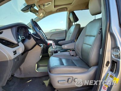 Zdjęcie 7 z 13 samochodu: 2018 TOYOTA SIENNA XLE 8-PASSENGER VIN:5TDYZ3DC9JS924370 - miniatura