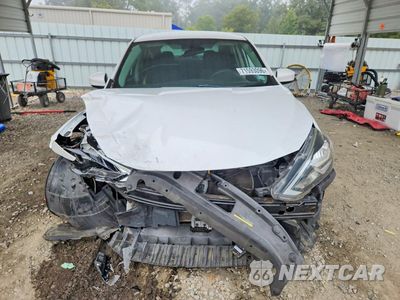 Piąte zdjęcie samochodu w środku: 2018 NISSAN SENTRA S VIN:3N1AB7AP0JY333540 - miniatura