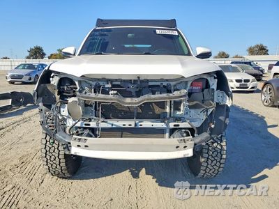 Piąte zdjęcie samochodu w środku: 2018 TOYOTA 4RUNNER SR5 PREMIUM VIN:JTEBU5JR1J5604423 - miniatura