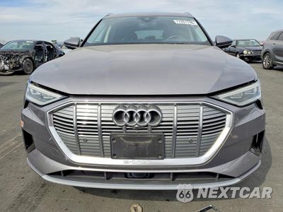 Piąte zdjęcie samochodu w środku: 2019 AUDI E-TRON PRESTIGE VIN:WA1VABGEXKB019009 - miniatura