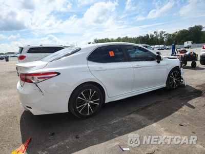 Trzecie zdjęcie samochodu z tyłu: 2020 TOYOTA CAMRY SE VIN:4T1G11AK5LU308596 - miniatura
