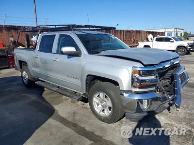 Czwarte zdjęcie samochodu z boku: 2018 CHEVROLET SILVERADO C1500 LT VIN:3GCPCREC5JG260579 - miniatura