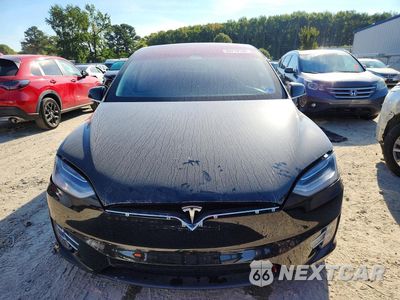 Piąte zdjęcie samochodu w środku: 2018 TESLA MODEL X VIN:5YJXCBE2XJF089493 - miniatura