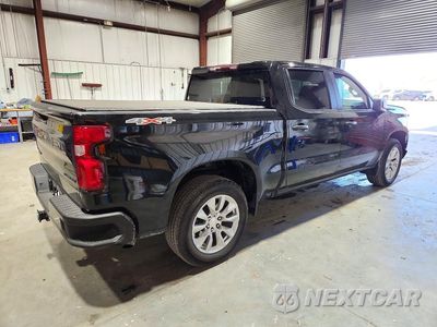 Trzecie zdjęcie samochodu z tyłu: 2023 CHEVROLET SILVERADO K1500 CUSTOM VIN:1GCPDBEK7PZ149892 - miniatura