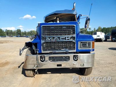 Piąte zdjęcie samochodu w środku: 2023 MACK PINNACLE SEMI TRUCK VIN:1M1PN4GYXPM011917 - miniatura