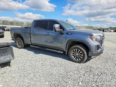 Czwarte zdjęcie samochodu z boku: 2020 GMC SIERRA K1500 AT4 VIN:3GTU9EET6LG223182 - miniatura