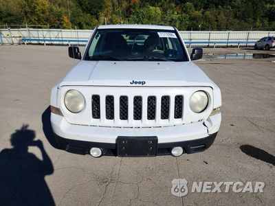 Piąte zdjęcie samochodu w środku: 2014 JEEP PATRIOT SPORT VIN:1C4NJRBB2ED842747 - miniatura