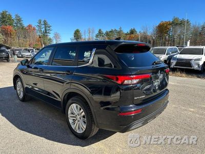 Trzecie zdjęcie samochodu z tyłu: 2022 MITSUBISHI OUTLANDER ES VIN:JA4J4TA84NZ051416 - miniatura