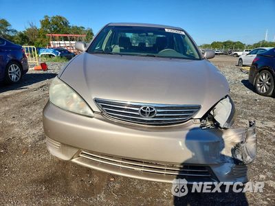 Piąte zdjęcie samochodu w środku: 2005 TOYOTA CAMRY LE VIN:4T1BE30K55U968538 - miniatura