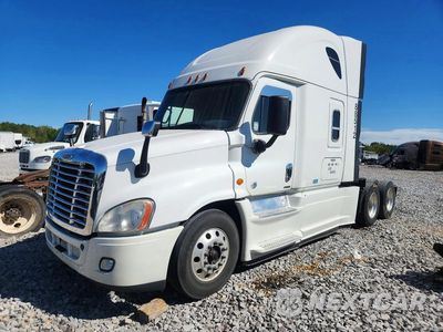 2015 FREIGHTLINER CASCADIA 125 3AKJGLD53FSGD8463 - główne zdjęcie licytacji z USA - miniatura