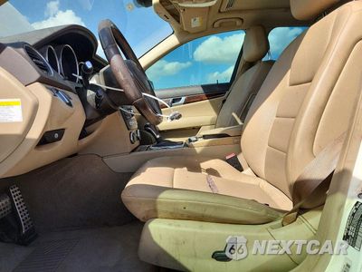 Zdjęcie 7 z 12 samochodu: 2014 MERCEDES-BENZ C 250 VIN:WDDGF4HB3EA938673 - miniatura