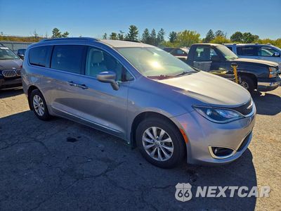 Czwarte zdjęcie samochodu z boku: 2018 CHRYSLER PACIFICA TOURING L VIN:2C4RC1BG8JR212330 - miniatura