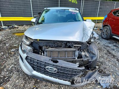 Piąte zdjęcie samochodu w środku: 2022 HYUNDAI VENUE SE VIN:KMHRB8A35NU180855 - miniatura