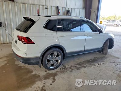 Trzecie zdjęcie samochodu z tyłu: 2018 VOLKSWAGEN TIGUAN SEL PREMIUM VIN:3VV5B7AX2JM174236 - miniatura