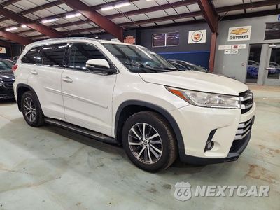 Czwarte zdjęcie samochodu z boku: 2017 TOYOTA HIGHLANDER XLE VIN:5TDJZRFHXHS515169 - miniatura