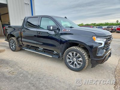 Czwarte zdjęcie samochodu z boku: 2023 CHEVROLET SILVERADO K1500 LT VIN:2GCUDDED6P1133529 - miniatura