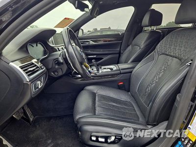 Zdjęcie 7 z 12 samochodu: 2018 BMW M760 XI VIN:WBA7H6C5XJG614853 - miniatura