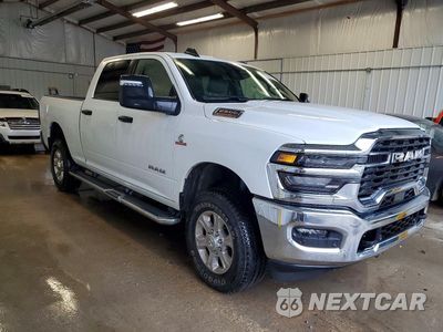 Czwarte zdjęcie samochodu z boku: 2026 RAM 2500 BIG HORN VIN:3C6UR5DL0TG217371 - miniatura