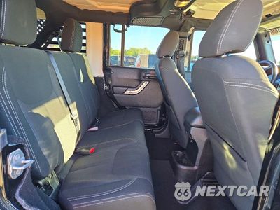 Zdjęcie 10 z 13 samochodu: 2018 JEEP WRANGLER UNLIMITED SAHARA VIN:1C4BJWEG7JL937359 - miniatura