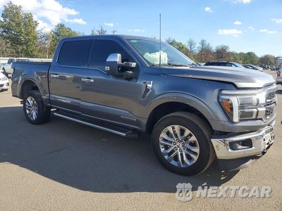 Czwarte zdjęcie samochodu z boku: 2025 FORD F150 LARIAT VIN:1FTFW5LD1SFA19970 - miniatura