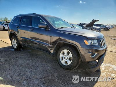 Czwarte zdjęcie samochodu z boku: 2015 JEEP GRAND CHEROKEE LAREDO VIN:1C4RJFAG9FC159254 - miniatura