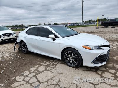 Czwarte zdjęcie samochodu z boku: 2022 TOYOTA CAMRY XLE VIN:4T1F11BK8NU065248 - miniatura